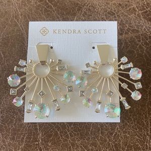 NWT Kendra Scott gold Fabia earrings